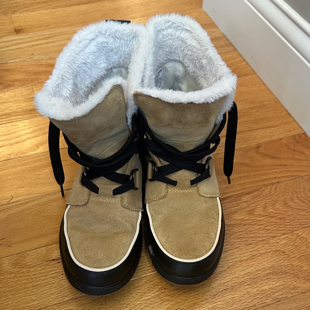 Sorel Tivoli IV Tan and Black Waterproof Boots